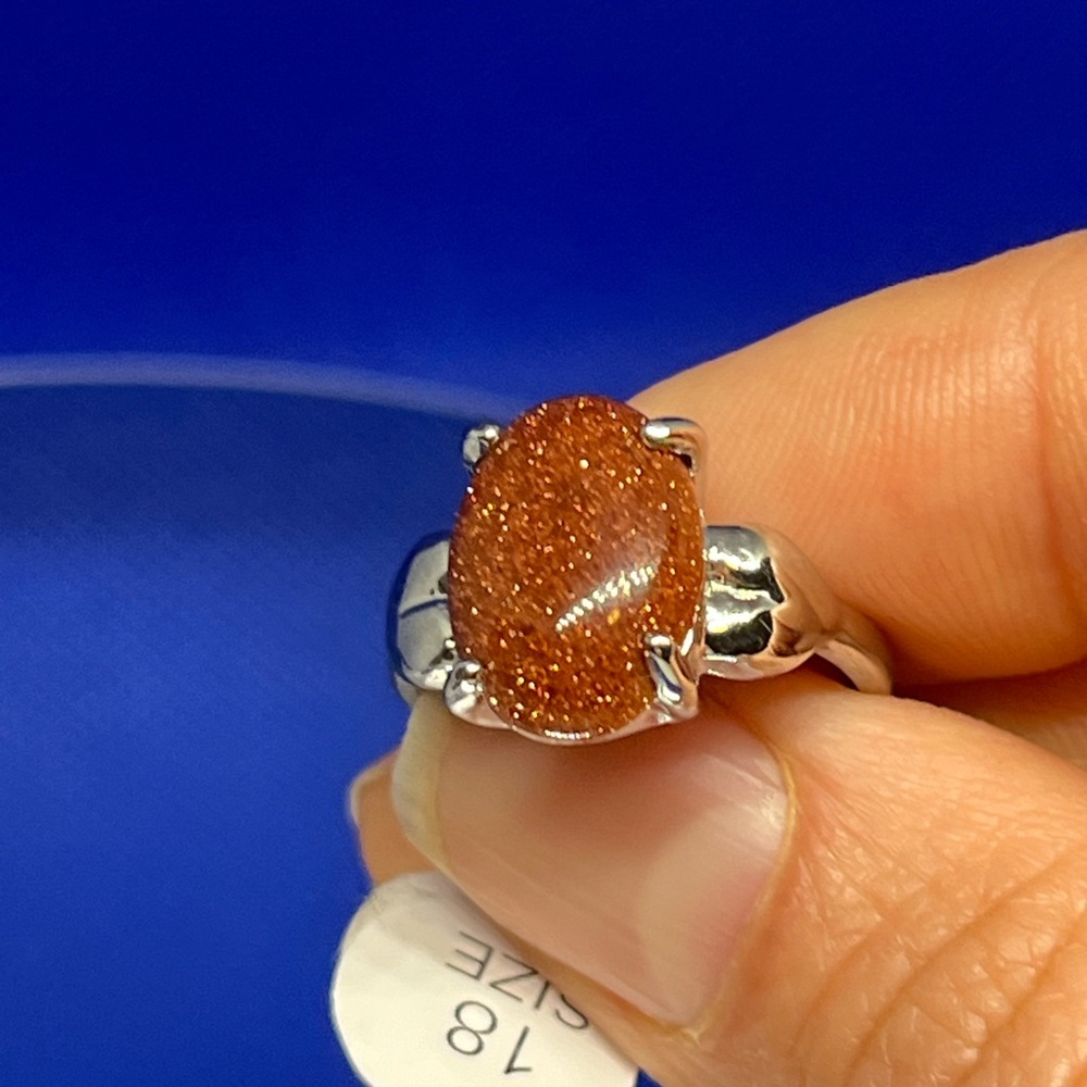 NWT Size 8 Stone Ring